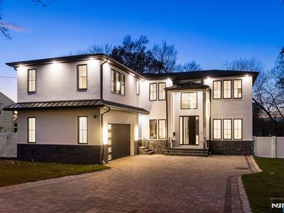 375 Burnet Pl, Paramus, NJ, 07652