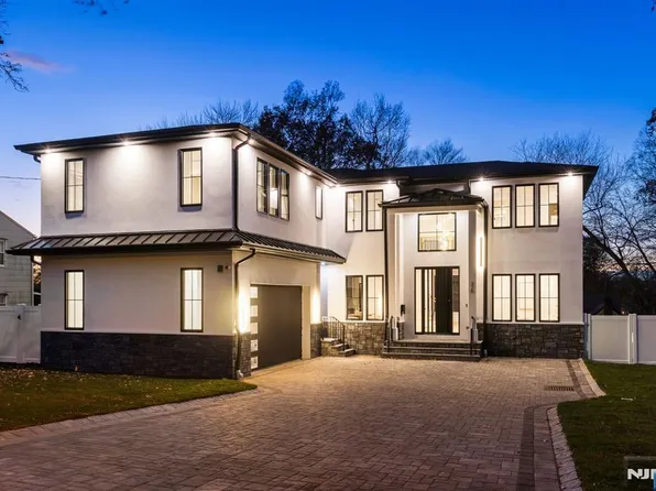 375 Burnet Pl, Paramus, NJ 07652