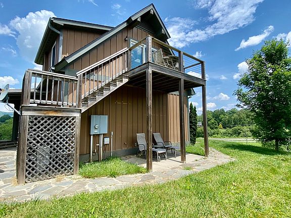 Mills River Furnished Garage Apartment