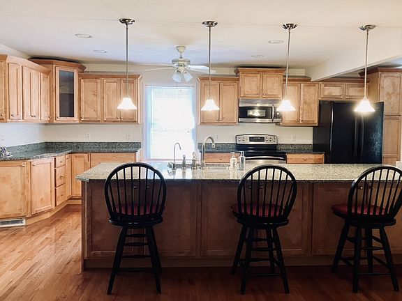 4th image of 456 Poplar Forest Dr