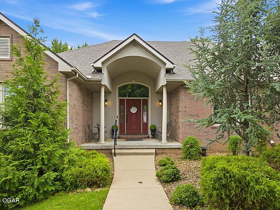4th image of 2401 Stinnett Dr