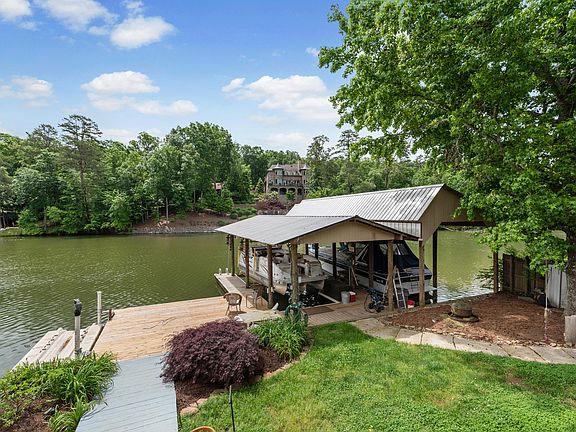 2nd image of 2260 Lakeland Dr