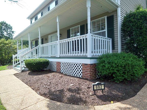 3rd image of 693 Wyndham Woods Cir