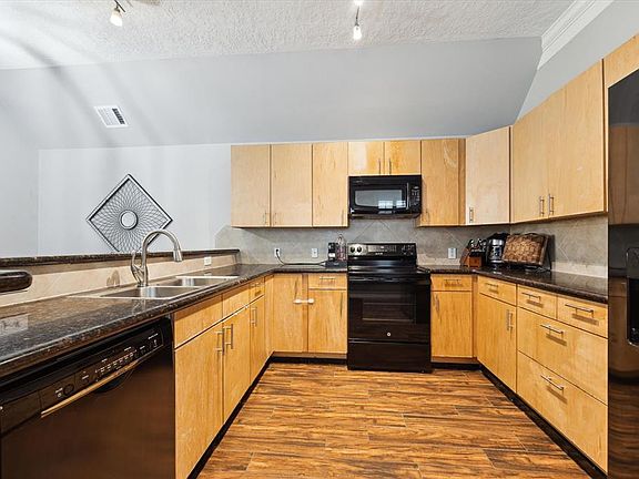 5th image of 1834 Woodvine Drive