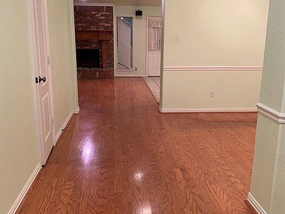 2nd image of 1424 Chapman Dr