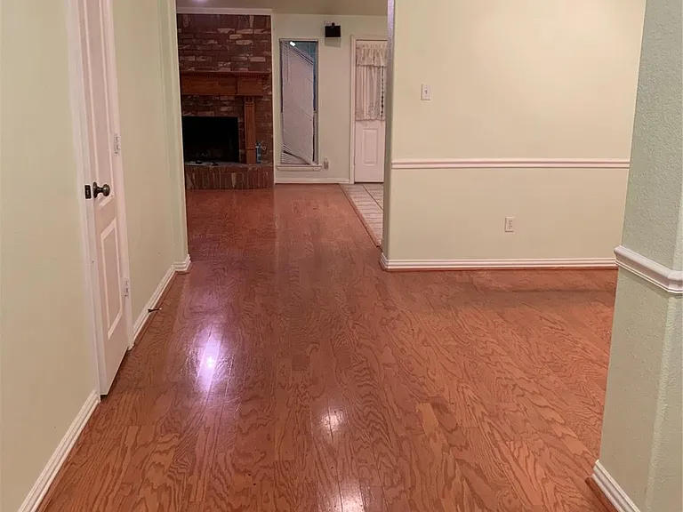1424 Chapman Dr — Photo 2