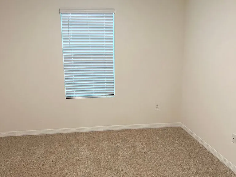 709 Versailles Ln — Photo 20
