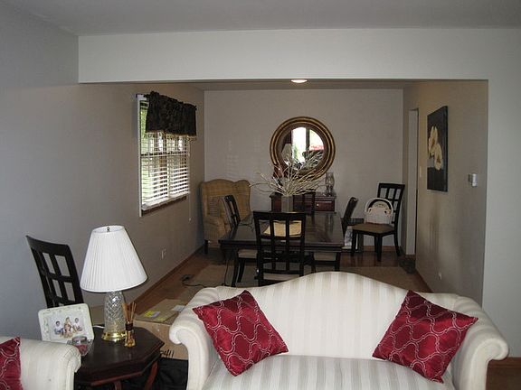 3rd image of 10S470 Thames Dr
