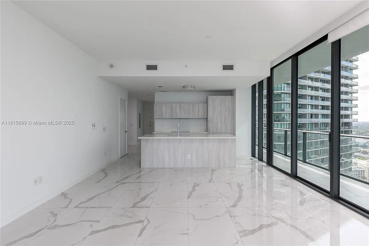 Building Photo - 480 NE 31st St #3107