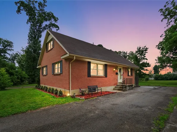 364 Park End Dr, Dayton, OH 45415