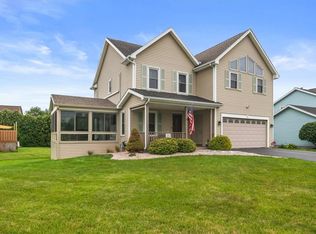 15 Rochelle Dr, Churchville, NY 14428