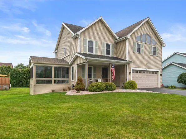 15 Rochelle Dr, Churchville, NY 14428