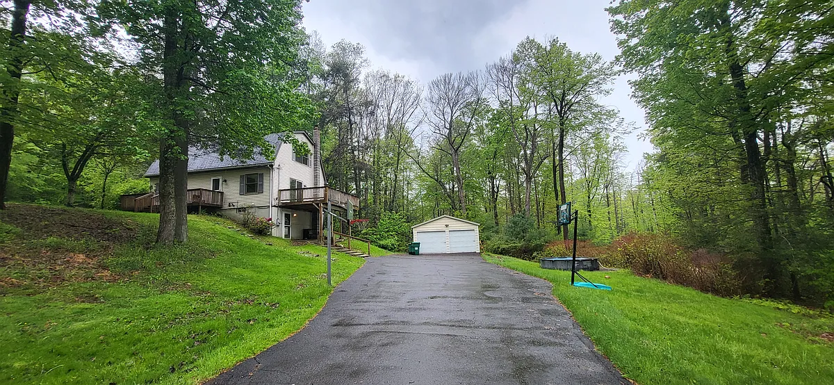Building Photo - 45 Laurel Hollow Est