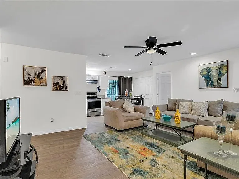 2207 Elizabeth Dr — Photo 2