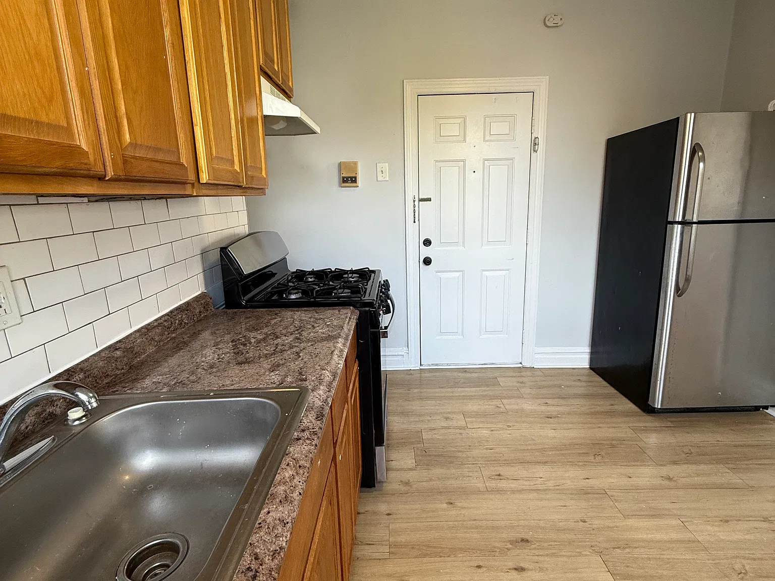 1 bed, 600 sqft, $1,600 — Photo 2
