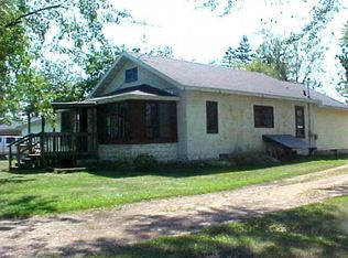 406 School St, Almond, WI 54909