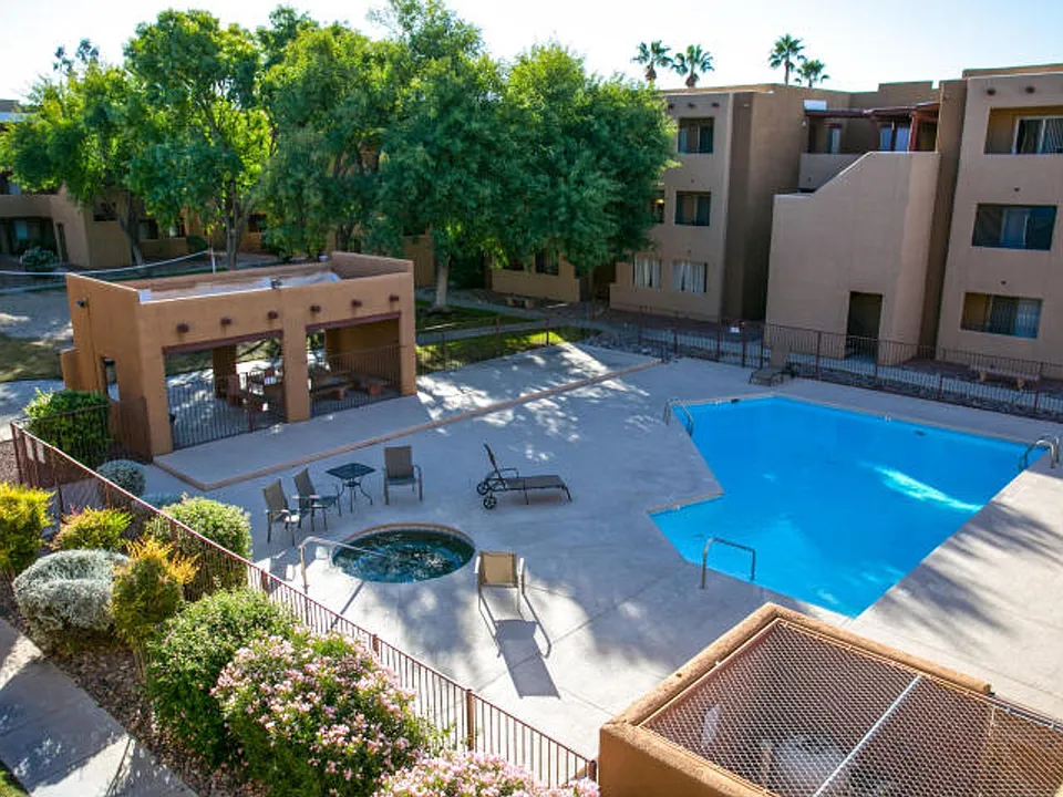 1810 E Blacklidge Dr #821