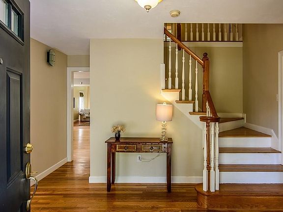 3rd image of 16 Thomas Newton Dr