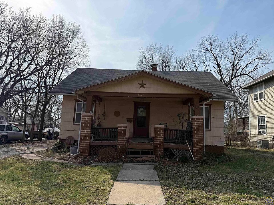 1st image of 615 Walnut St