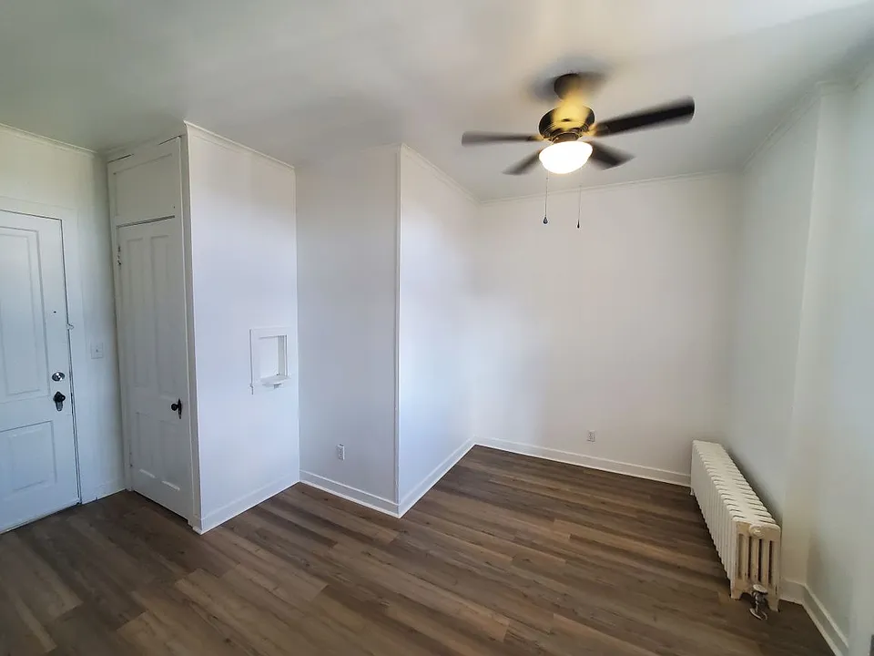 1338 Main St #4