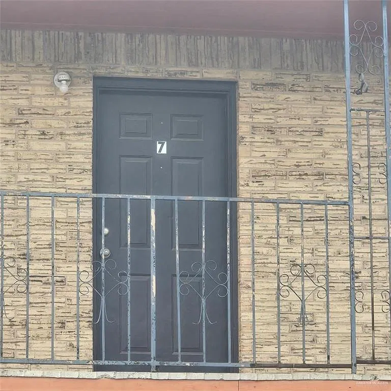 2 bed, 1.0 bath, 15500 sqft, $730 — Photo 1