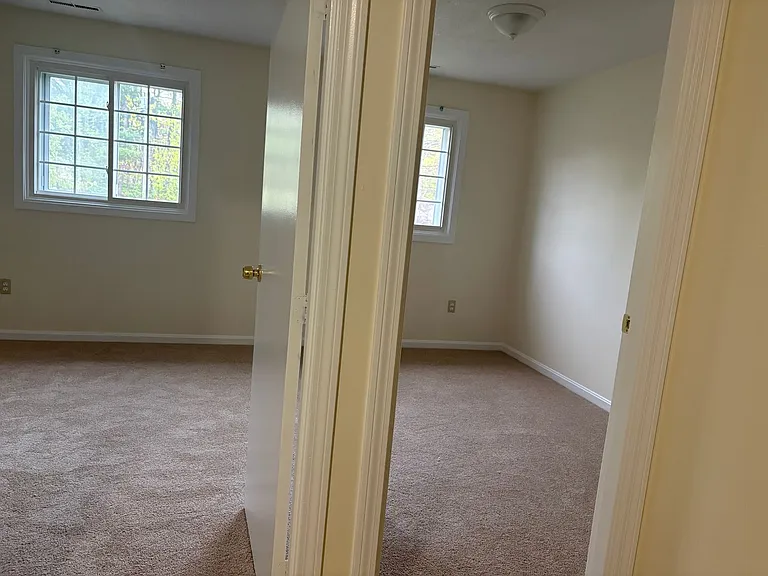 Townhouse Road Apartments — Photo 14