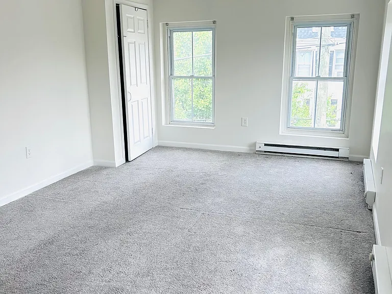 389 E Hector St — Photo 24