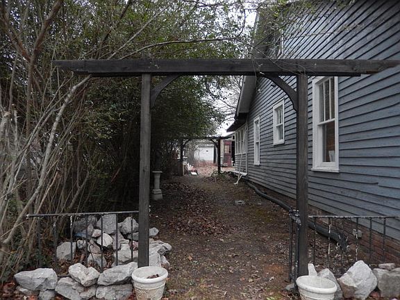 5th image of 720 Radford Pl