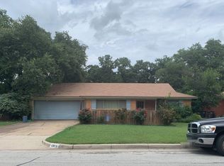 6913 Robinhood Ln, Fort Worth, TX 76112