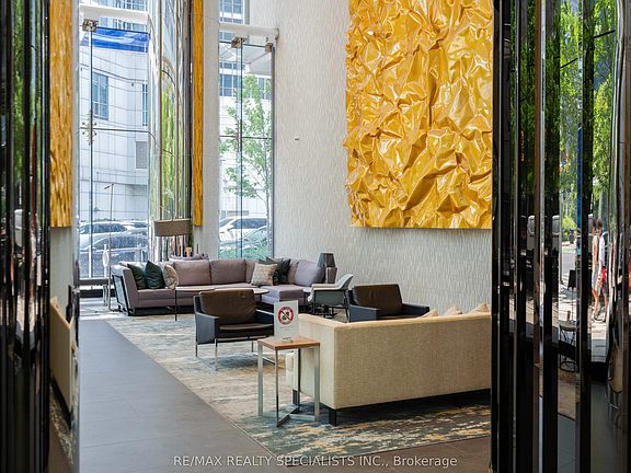 4th image of 10 York St #4303