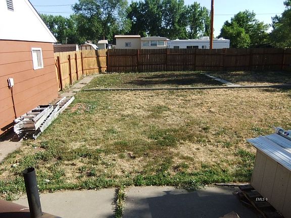 3rd image of 806 E Thrush Ln