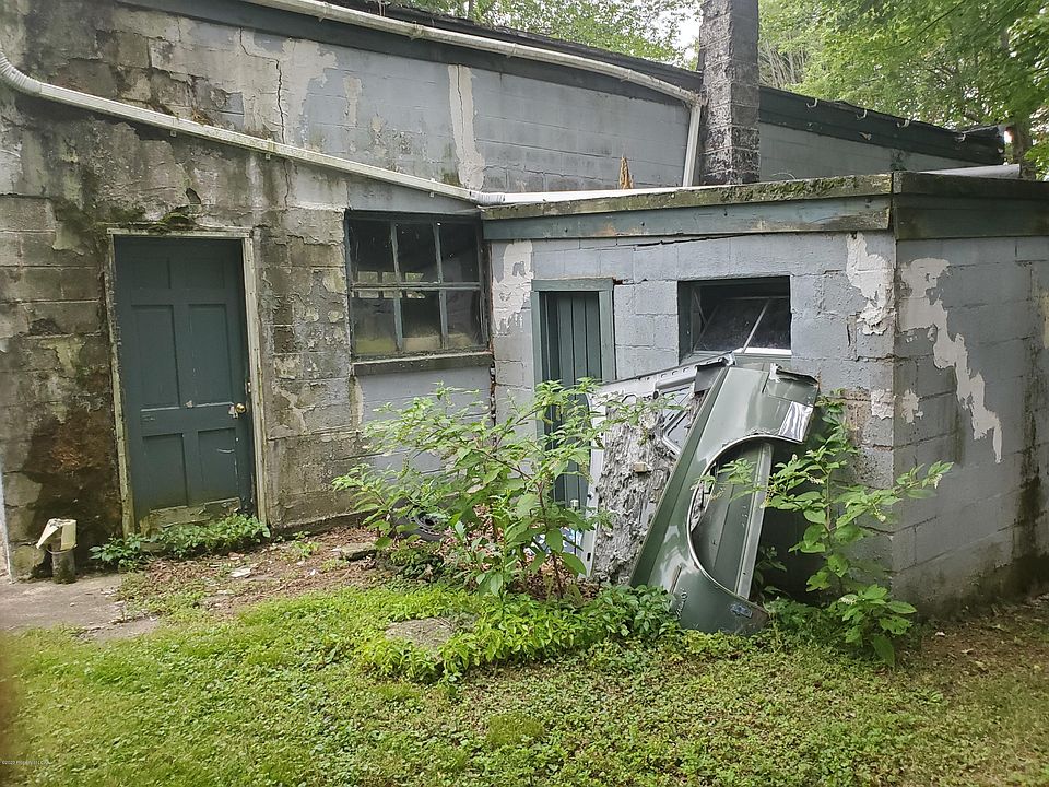 2nd image of 639 Penn St