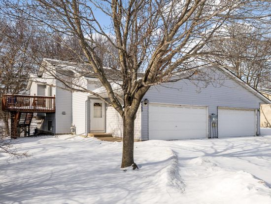 4580 Hayward Rd N, Oakdale, MN 55128