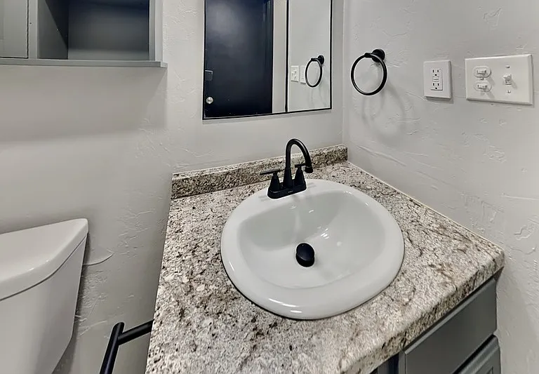 640 N Markwell Ave — Photo 10