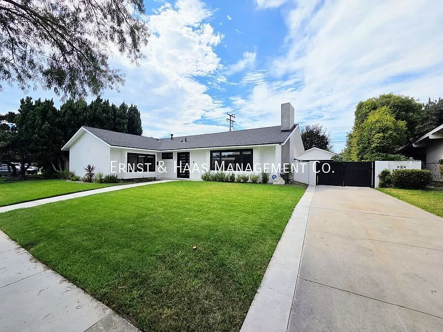 3041 Yellowtail Dr