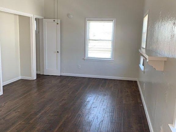 4th image of 520 E Willow St APT 16