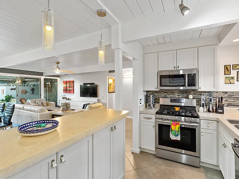 341 Sandpiper St — Photo 9