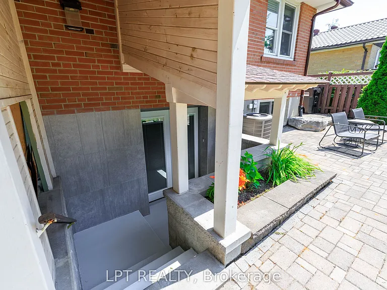195 Grove St E #LOWER — Photo 3