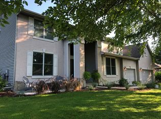 2448 Longacres Dr, Chanhassen, MN 55317