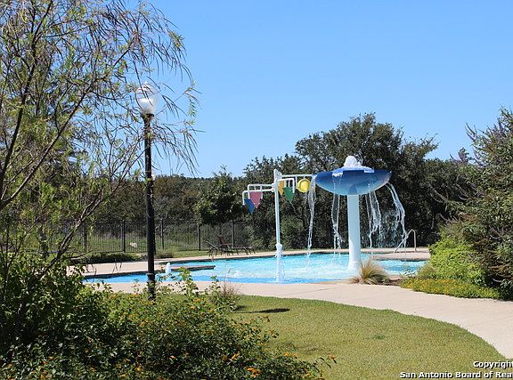 3rd image of 338 Clorinda