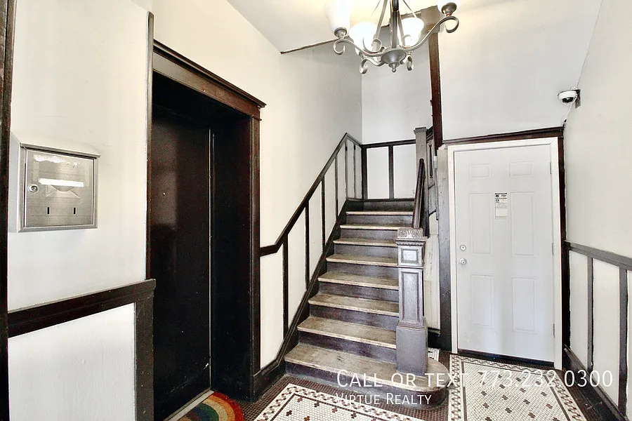 Building Photo - 3720 S Indiana Ave #2