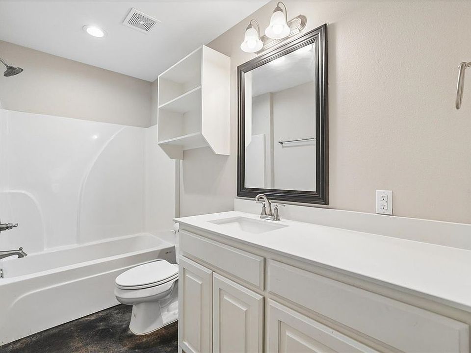 1st image of 501 E Day St