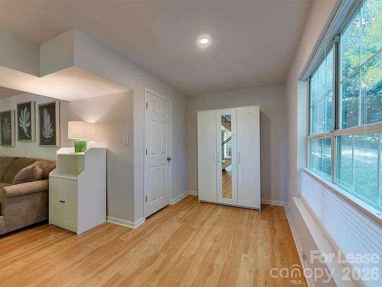 9006 Saint Thomas Ln — Photo 37