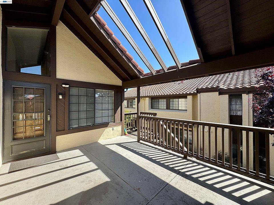 1st image of 14382 Outrigger Dr