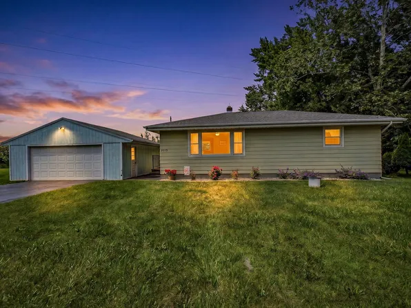 2015 Gaines Dr, Benton Harbor, MI 49022