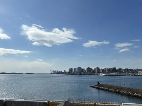 13 Fairbanks St, Dartmouth, NS B3A 1B8