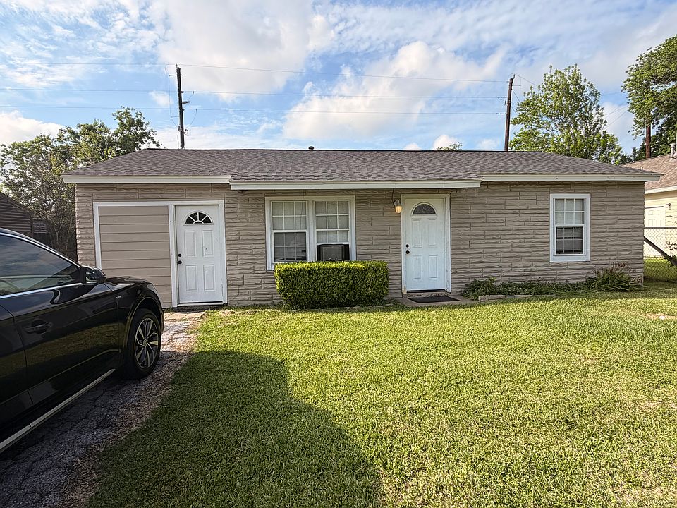 1st image of 112 Lincoln Cedar Dr