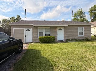 112 Lincoln Cedar Dr, Baytown, TX 77523