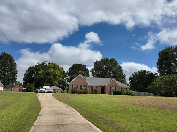 4020 Meade Lake Rd, Millington, TN 38053