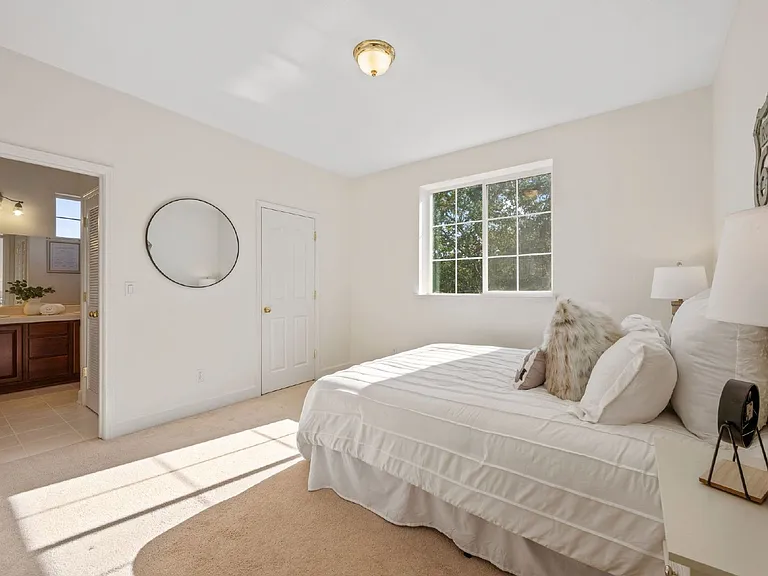 4056 Redondo Dr — Photo 23